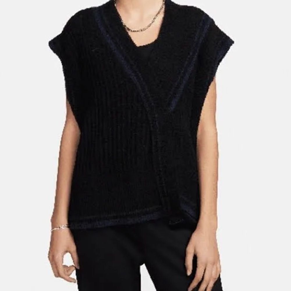Nike Sportswear asymmetrical lines sweater vest